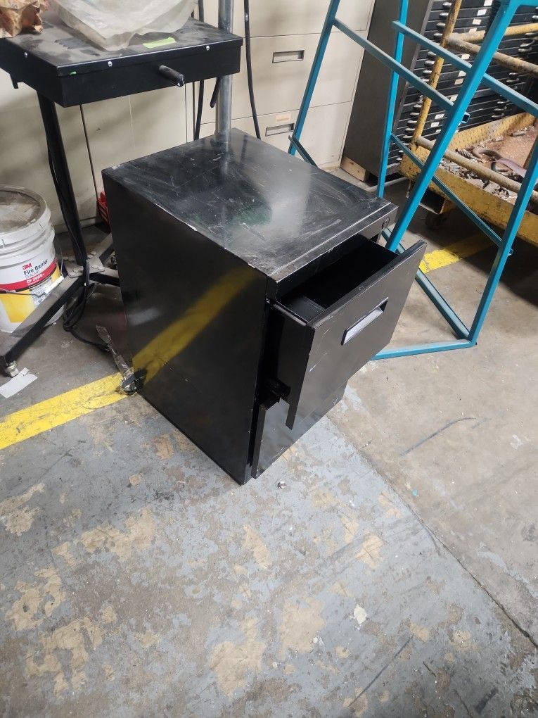 2 Drawer Blavk Filing Cabinet.