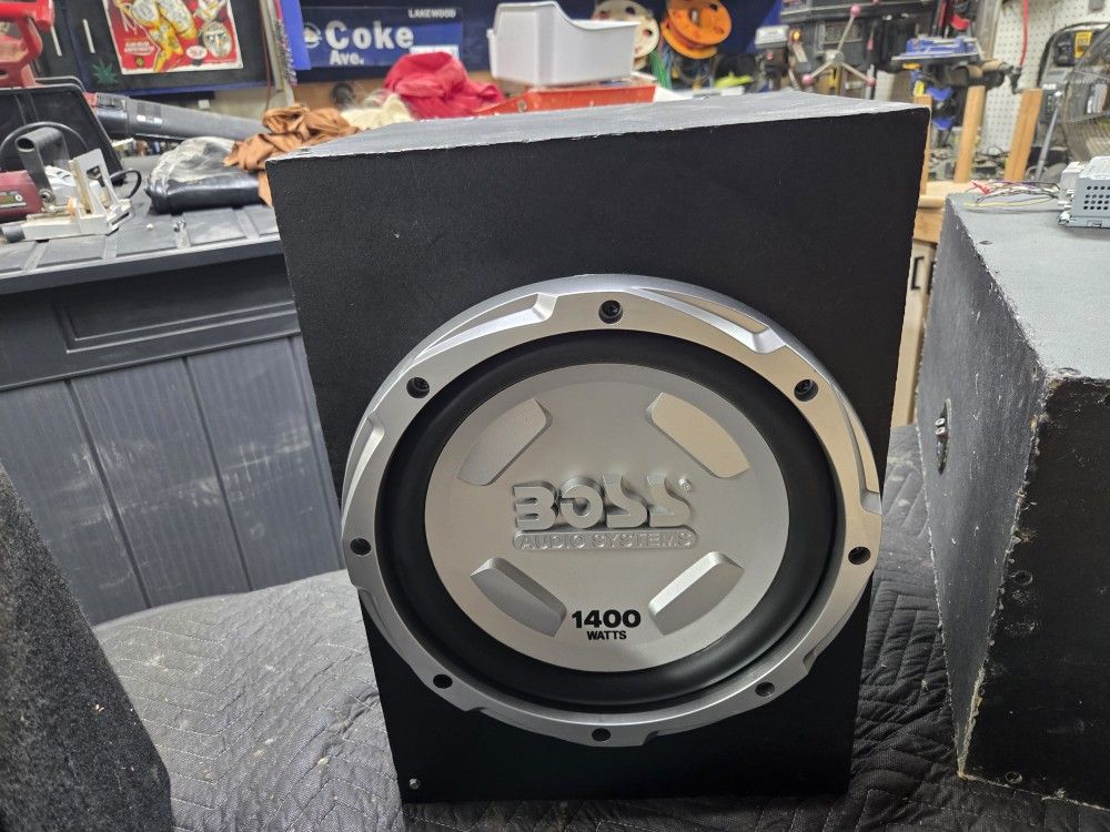 Boss Chaos 1400 Watt Subwoofer W Sealed Enclosure