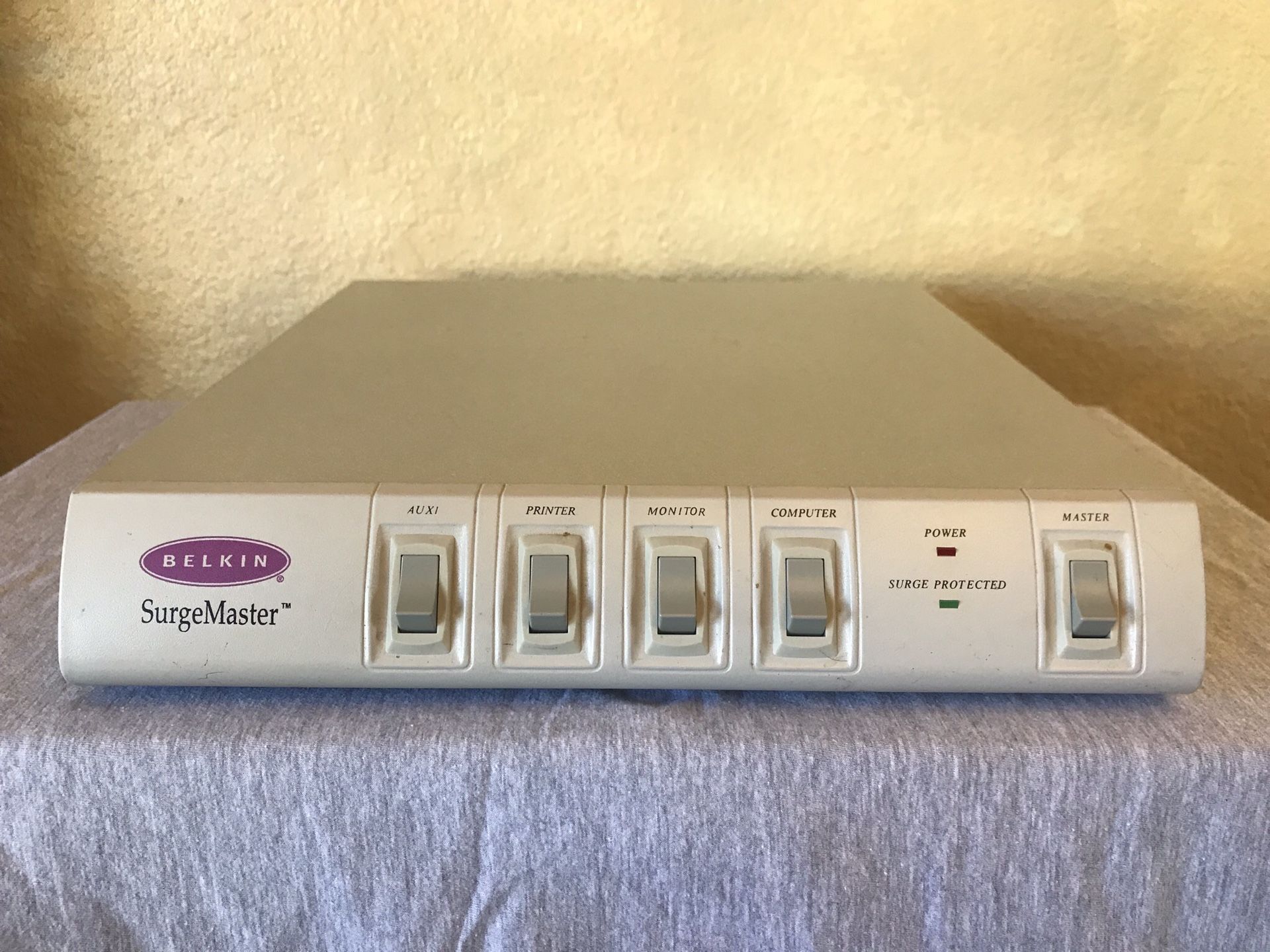 Belkin SurgeMaster Under Monitor Power Center F5C120 Home Office 5 Outlets