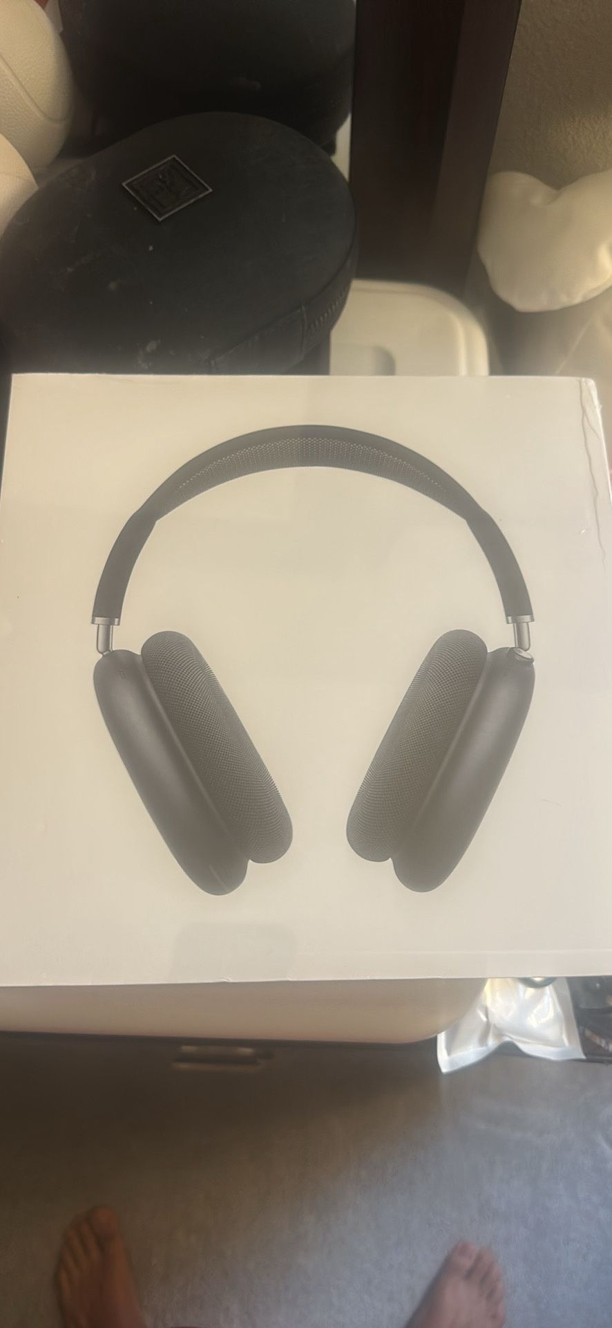 Black airpod maxes