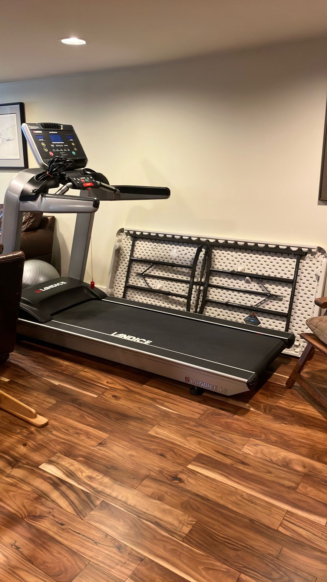 Landice treadmill Model L8