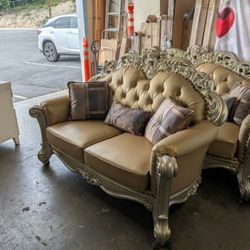 BEAUTIFUL SET OF 2 NEW SOFAS 
