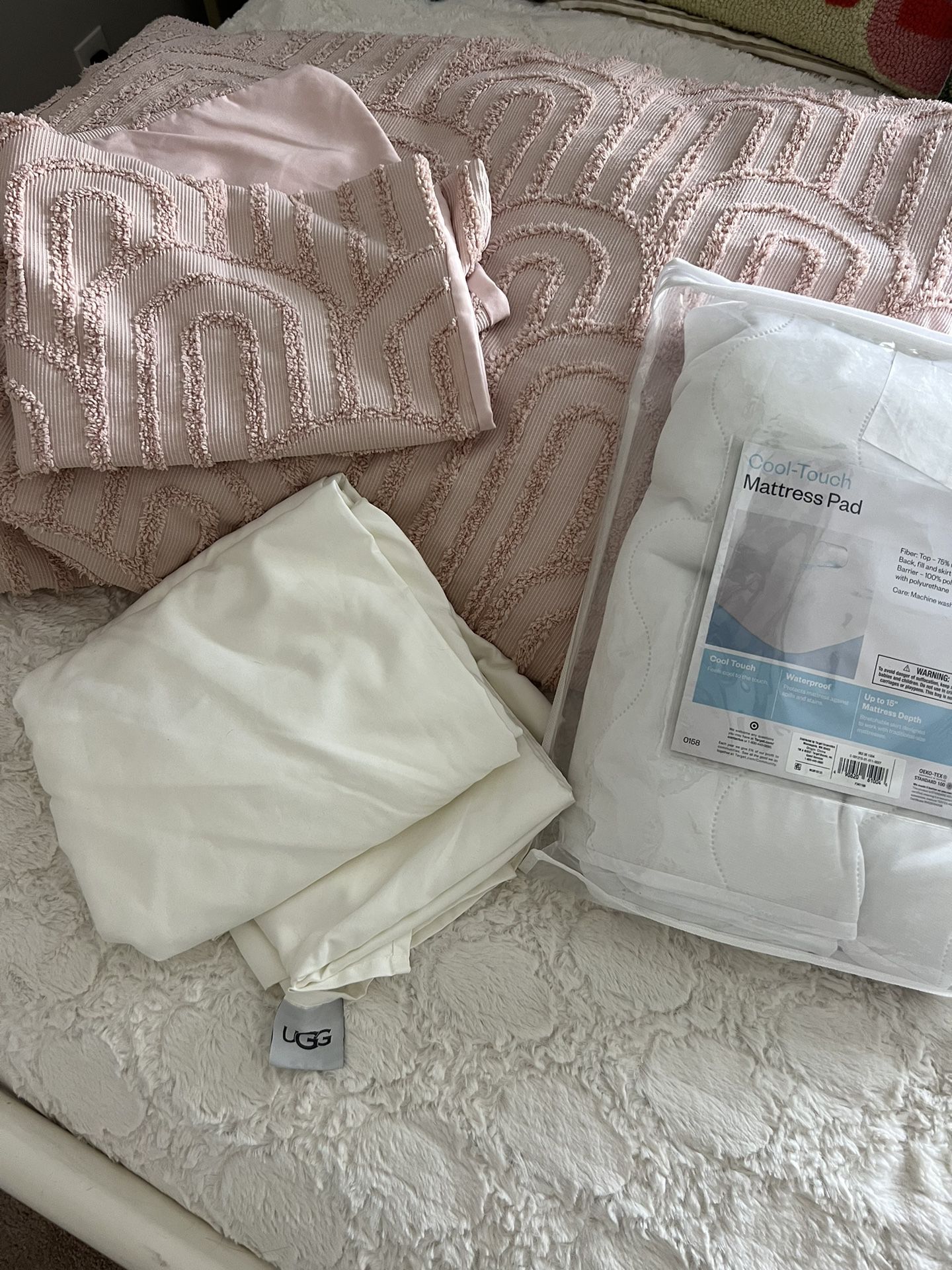 Twin XL UGG Comforter And Sheet Set, Mattress Pad