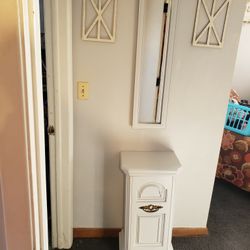 Entry table and mirror