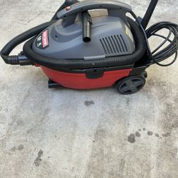 shop vac craftsman 5.0 peak hp wet/dry vac with attachments