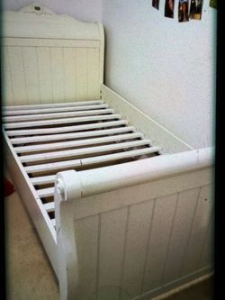 Girls twin bed