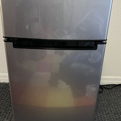 Mini Fridge / Freezer