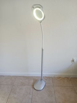 Standing Magnifying Floor Lamp