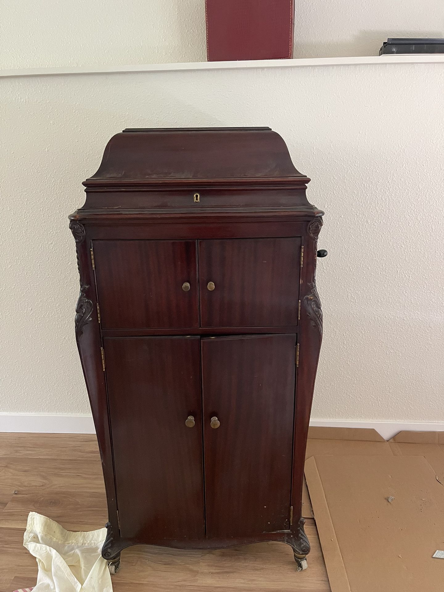 1913 Victrola Phonograph