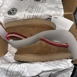 Kids slippers size 13 in great condition 