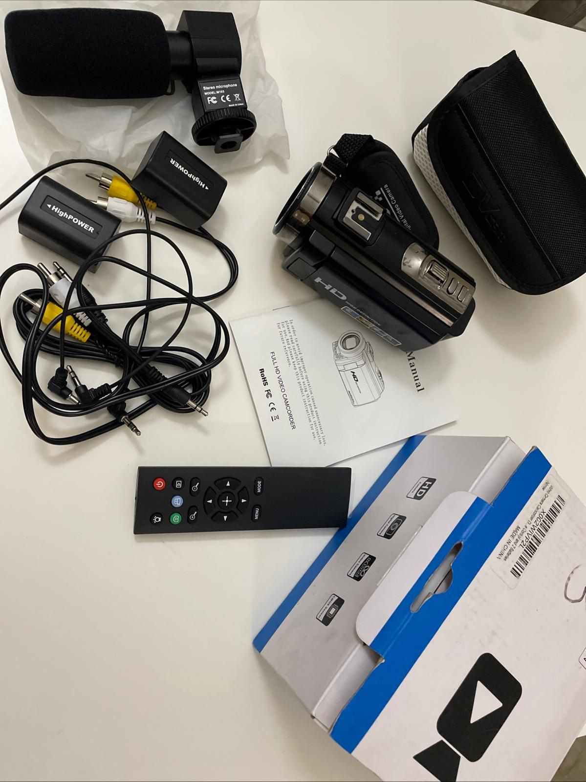 HD Camera + Tripod + Mic + 2 Batteries + 32GB