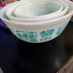 Vintage Pyrex Milk Glass Amish Butterprint Nesting Bowls. Pyrex produced this pattern from 1(contact info removed)