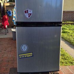 Mini Fridge With Top Freezer 