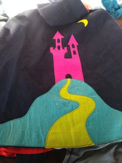 Sleeveless poncho small castle design