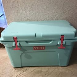 YETI Seafoam Tundra 45 Cooler