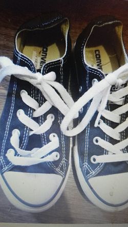 Converse girls size 2
