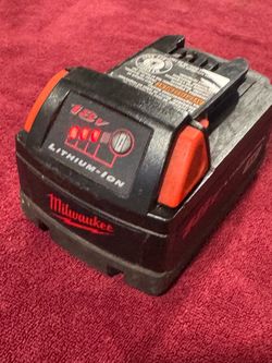 Milwaukee 18v xc battery pack – 48-11-18 dented see last picture Fe15)