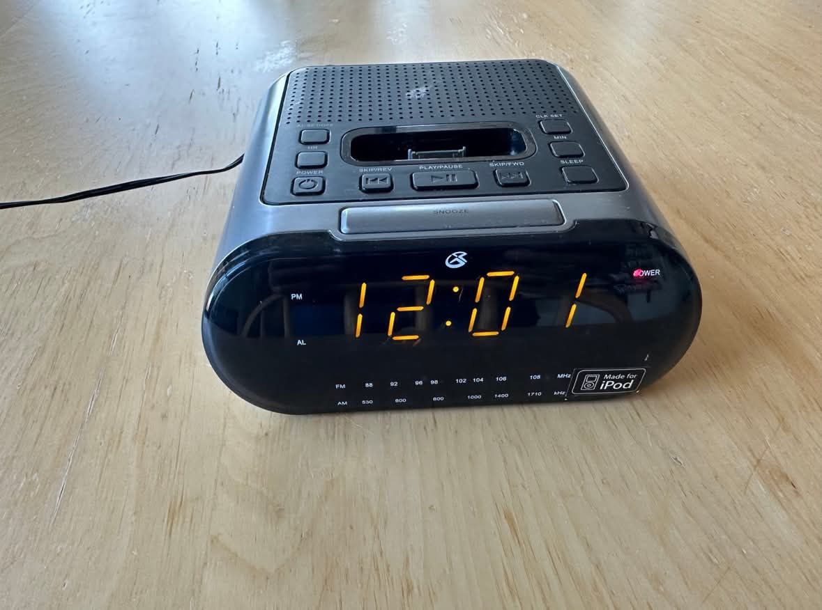Vintage Radio Alarm Clock with Ipod Dock