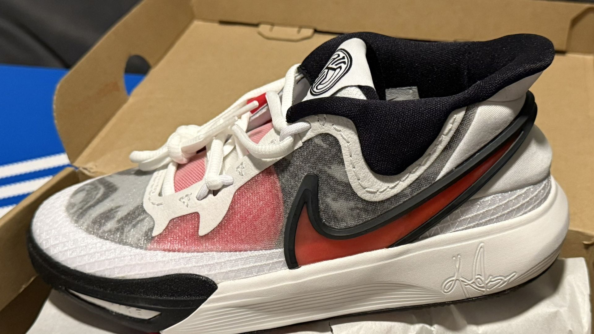 Nike Kyrie 8 GO Low White University Red/ SZ 6