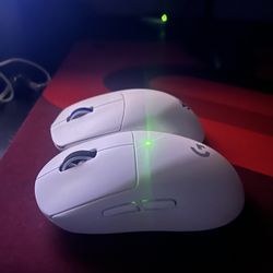 LOGITECH G PRO SUPERLIGHT 2 AND Sora V2 