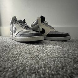 Nikes Blacks White And Grey 
