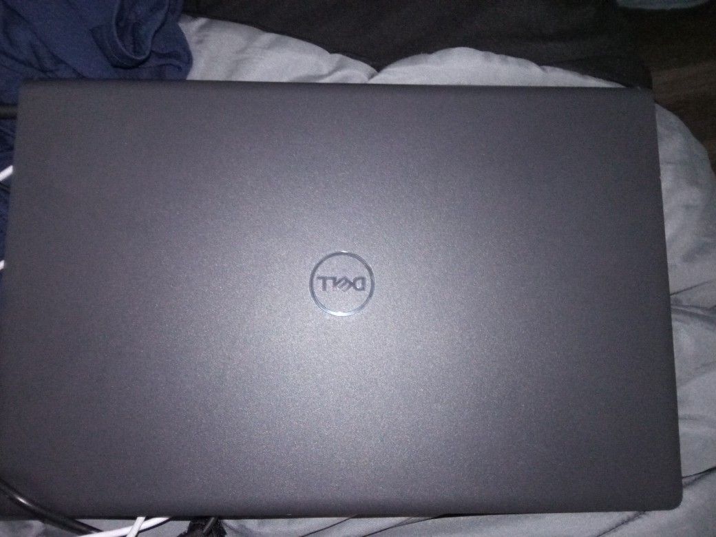 Dell Inspiron 15 3520