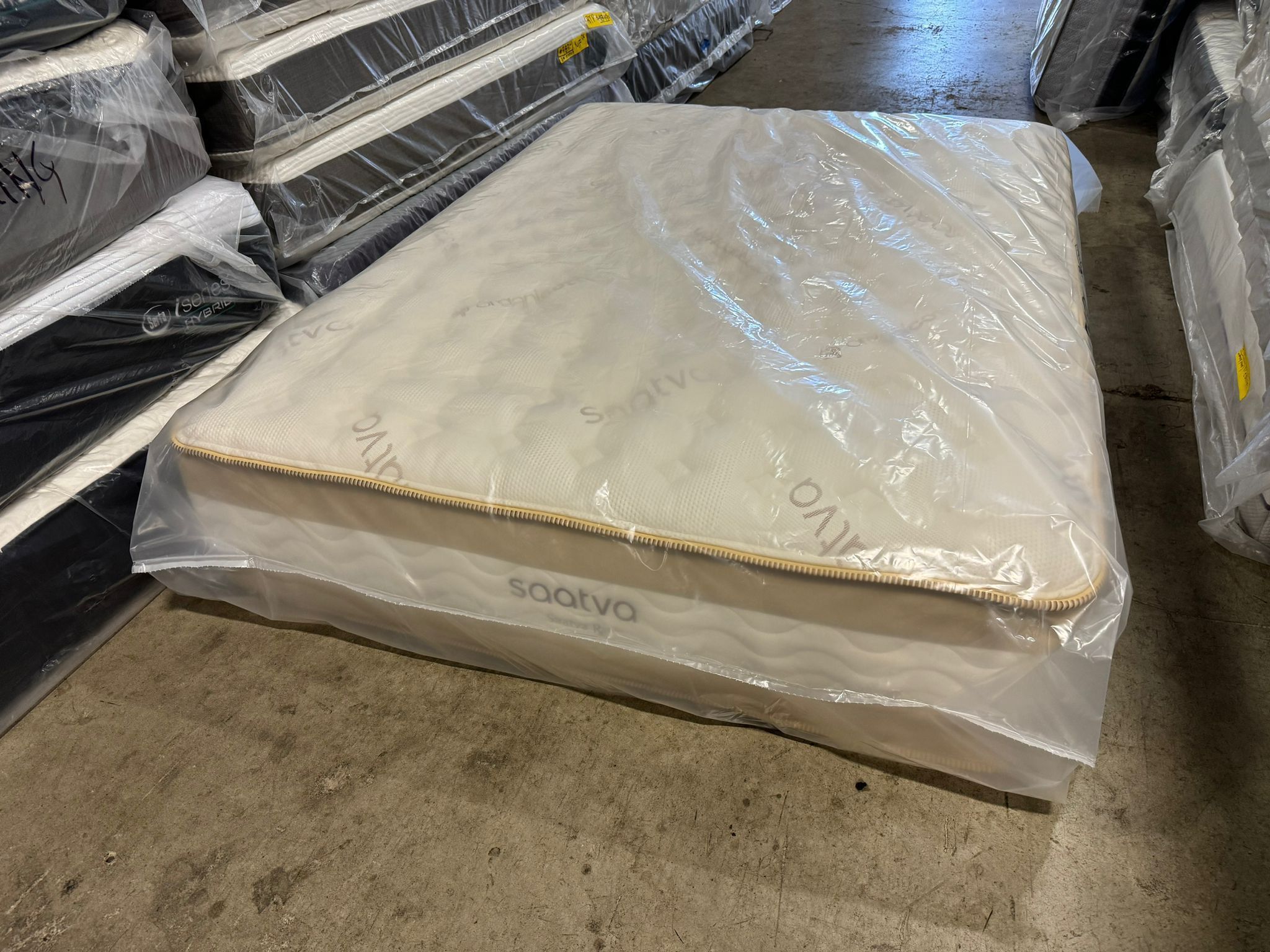 QUEEN MATTRESS SAATVA RX 