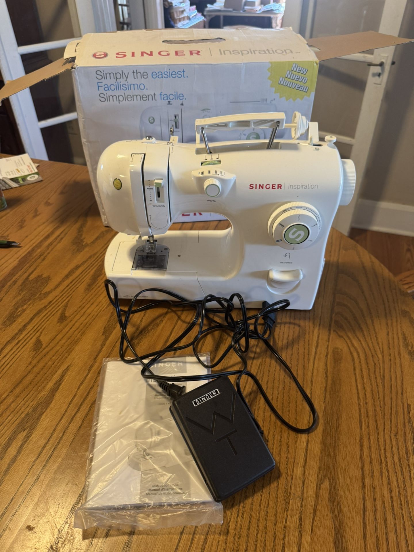 SEWING MACHINE BRAND NEW WITH BOX