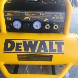 DEWALT 4.5 Gallon Air COMPRESSOR