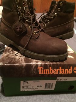 Timberlands brown classics size 3