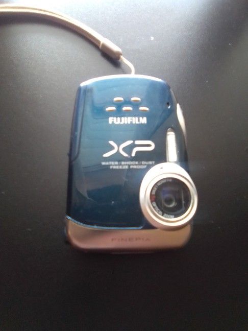 FUJI XP MODEL XP10SE DIGITAL CAMERA (INCLUDES EVERYTHING PICTURED) ONLY$35