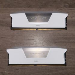 CORSAIR - VENGEANCE RGB 32GB (2x16GB) ram