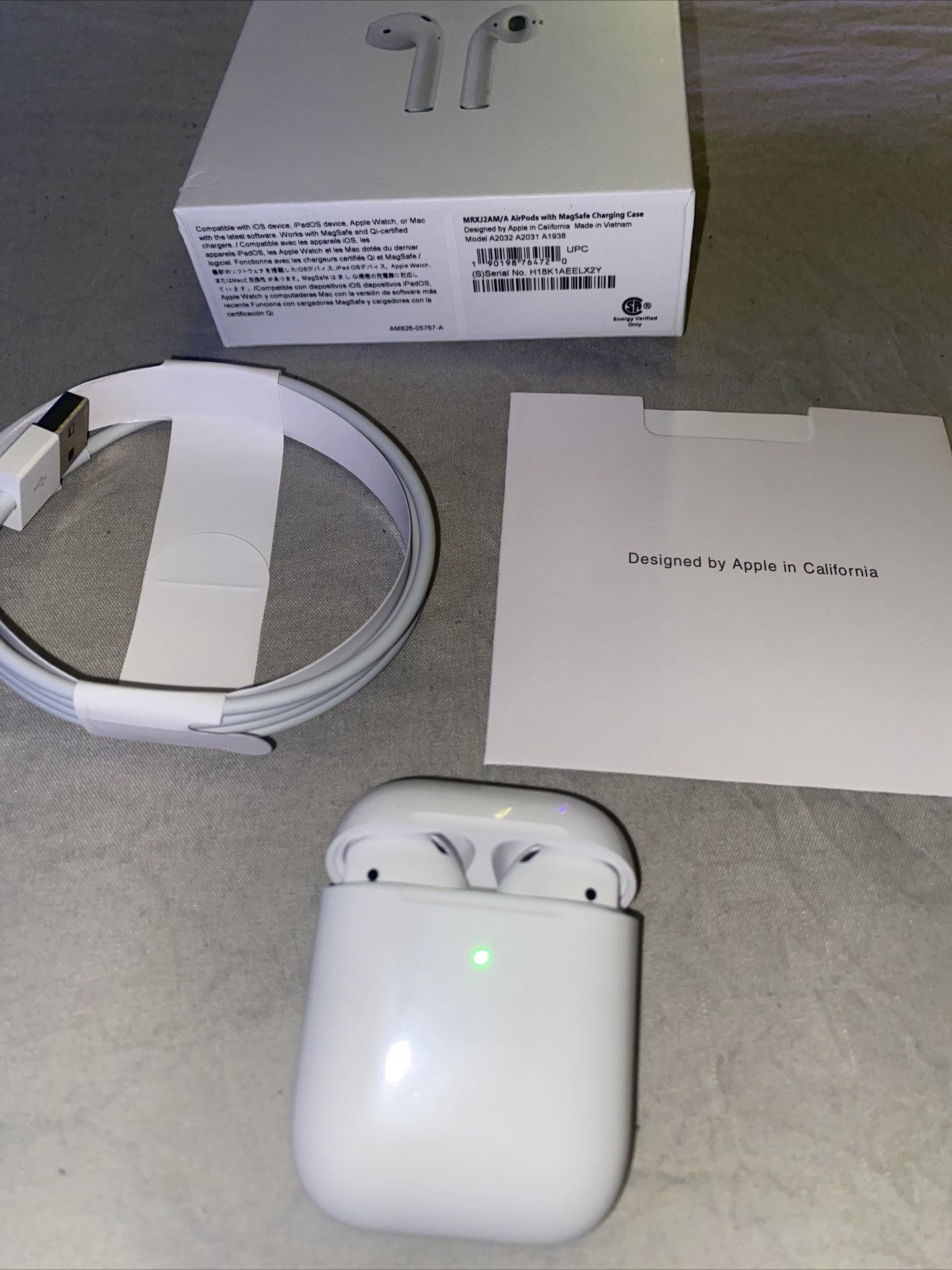 *NEW* Apple AirPods 2nd Generation With Lighting Charging Case - In White 