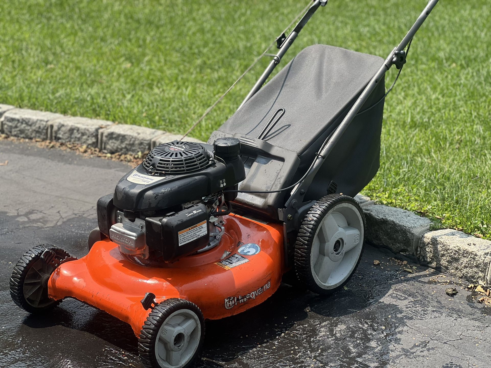 Pro Series Honda Powered Husqvarna 21” 3n1 Lite Weight PUSH Lawn Mower with Bag