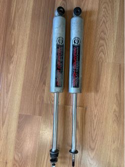 3rd gen Tacoma Rough country rear shocks, 3.5 lift