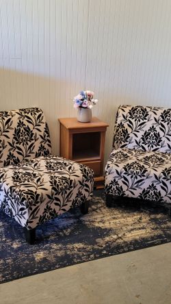 2 ACCENT CHAIRS