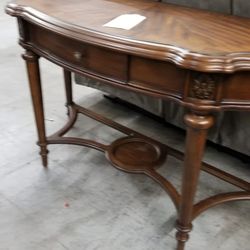 Traditional console/entry table