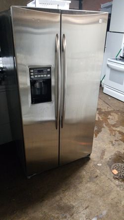 Side by side refrigerator stainless steel