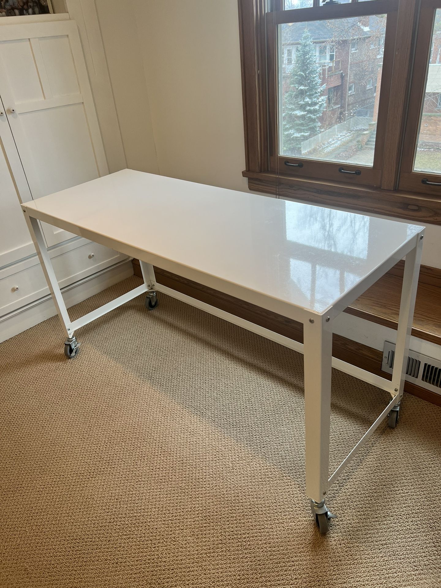 CB2 Table