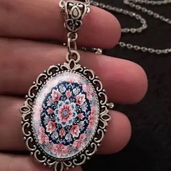 LARGE GLASS CABOCHON PENDANT & CHAIN