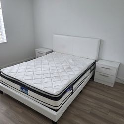 Cama Con Colchón Y 2 Mesas De Noche