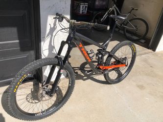 Mountain Bike - Trek Slash 8