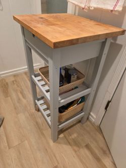 Wite stand up desk Ikea, sturdy, multiple uses, practical