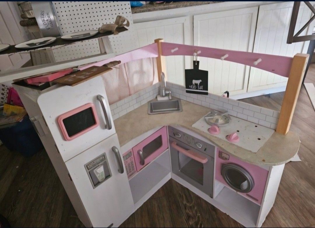 Kid Wooden Kitchen 