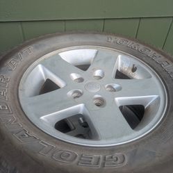 5 Jeep Wheels $400 All Tires Hold Air And Drive Well 265-70-17