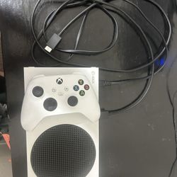 Xbox Series S 500 GB With Controller And Cords 