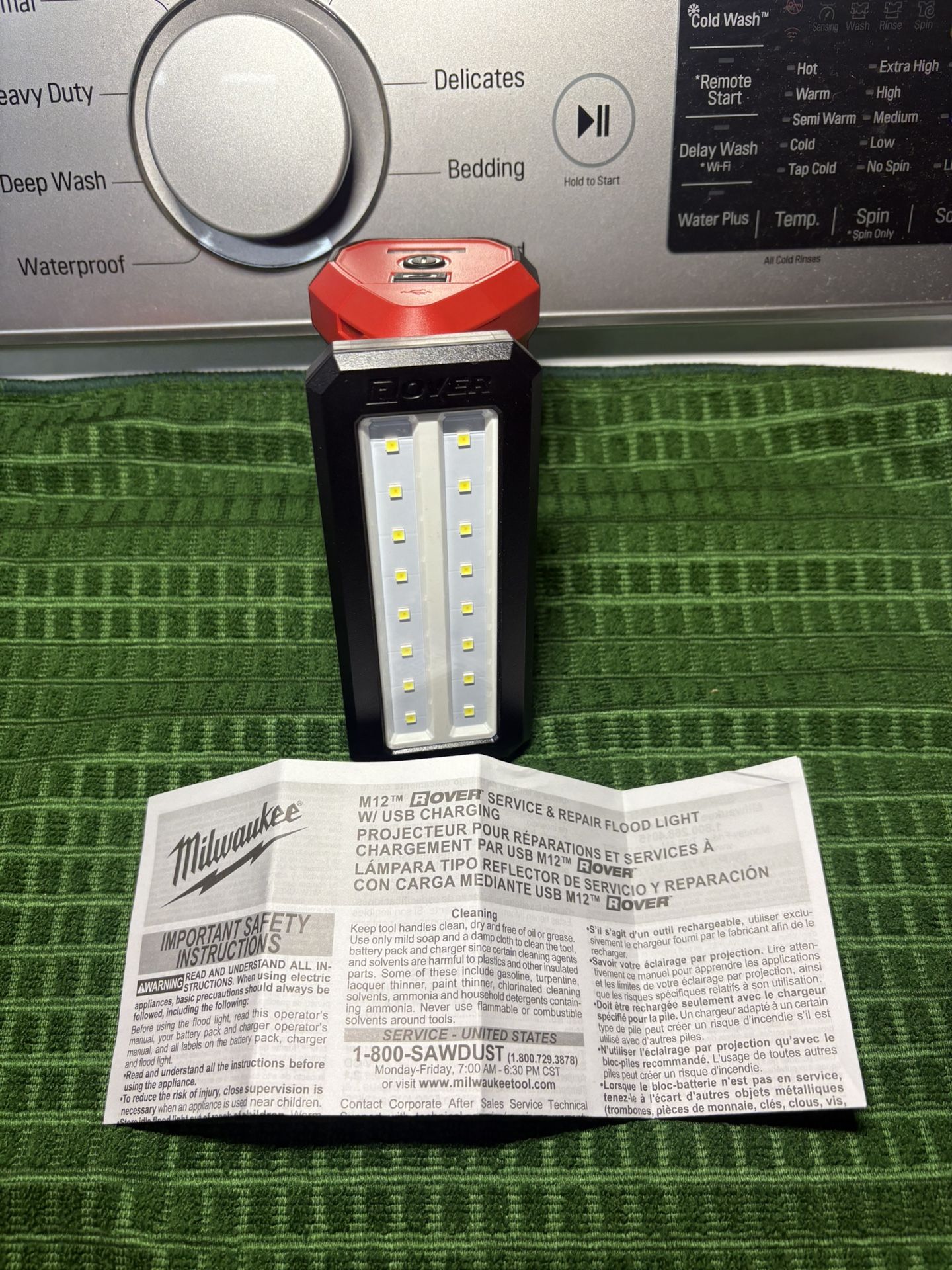 Milwaukee M12 ROVER Service and Repair Flood Light with USB Charging (Tool Only!!) READ DESCRIPTION