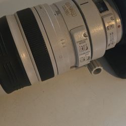 Exellent Working Condition  Canon 6d With 100-400 Lens made in Japan 
Two batterys and charge included 
Pick up in Sun Valley 
FREE CAMERA BAG WITH PU