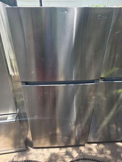 Midea 18 cu. ft. Top-Freezer Refrigerator (Stainless Steel)