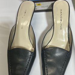 Bandollino navy heels size 6.5 womans